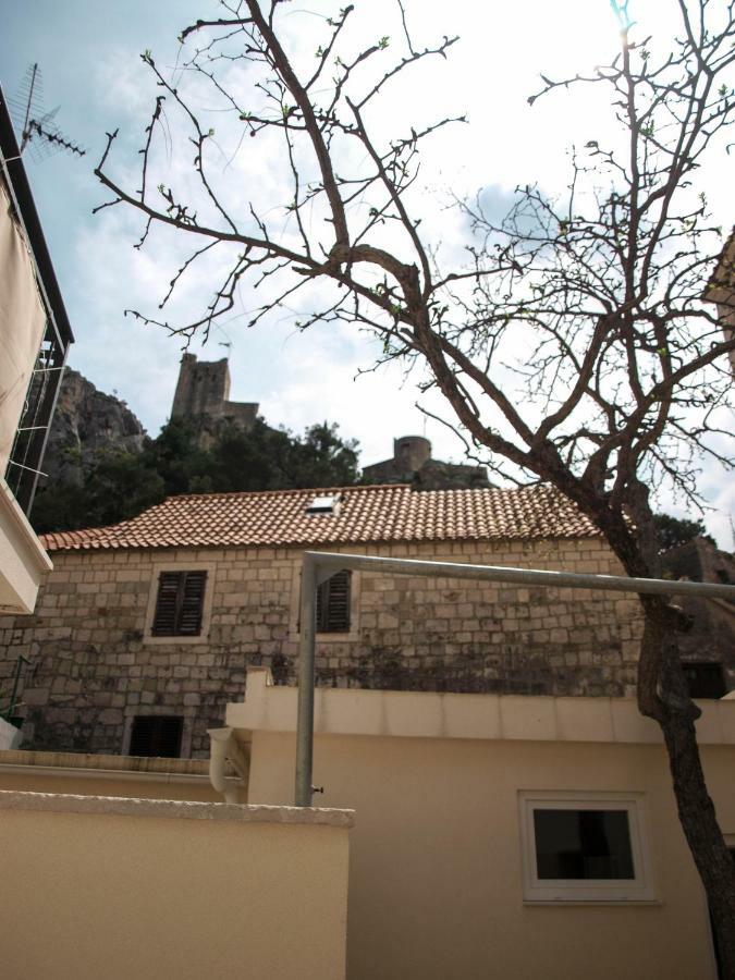 House Nataniel In Omis Near Sea Apartment Bagian luar foto