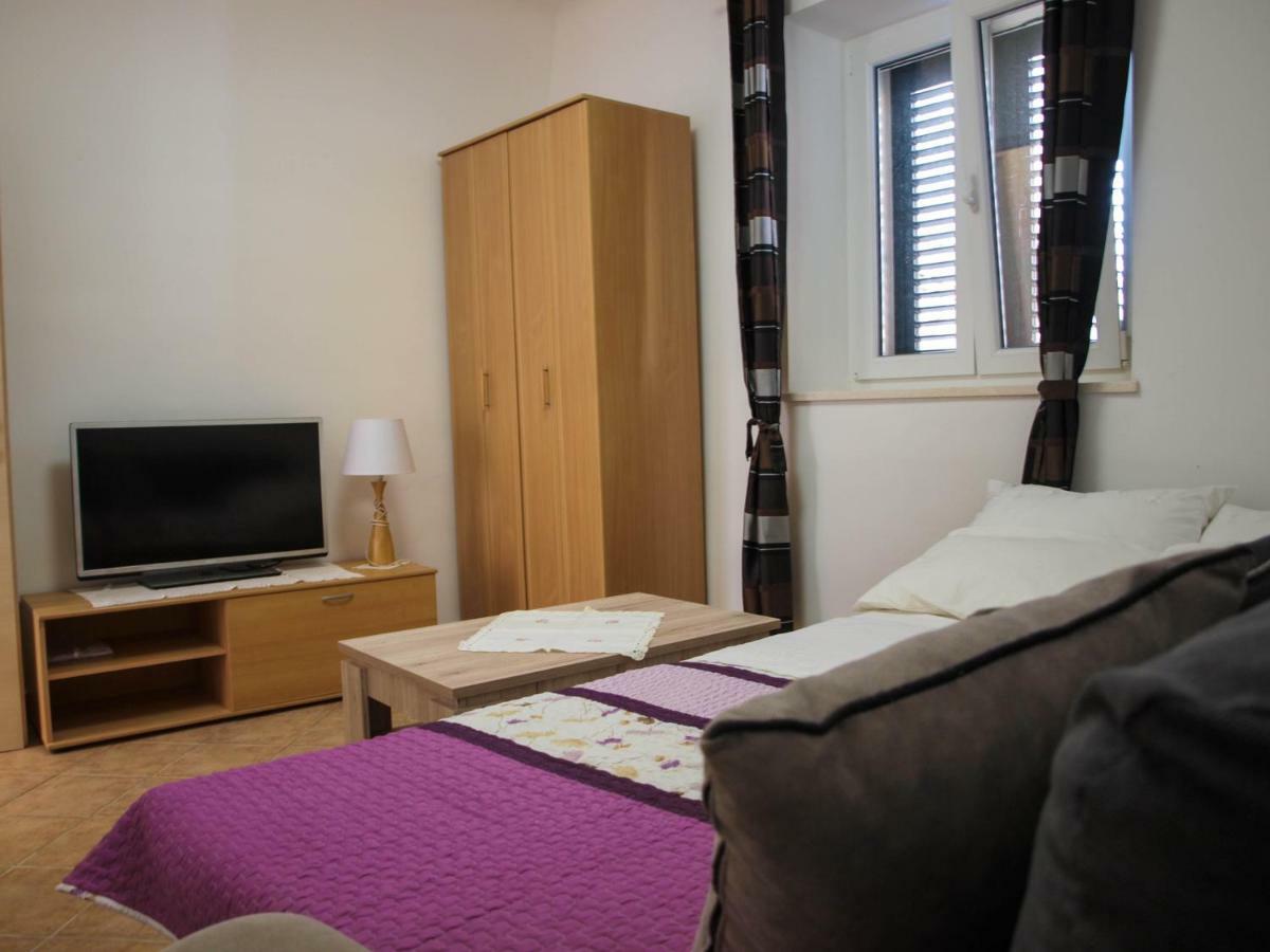 House Nataniel In Omis Near Sea Apartment Bagian luar foto