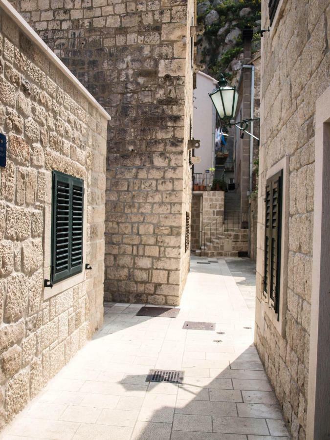 House Nataniel In Omis Near Sea Apartment Bagian luar foto