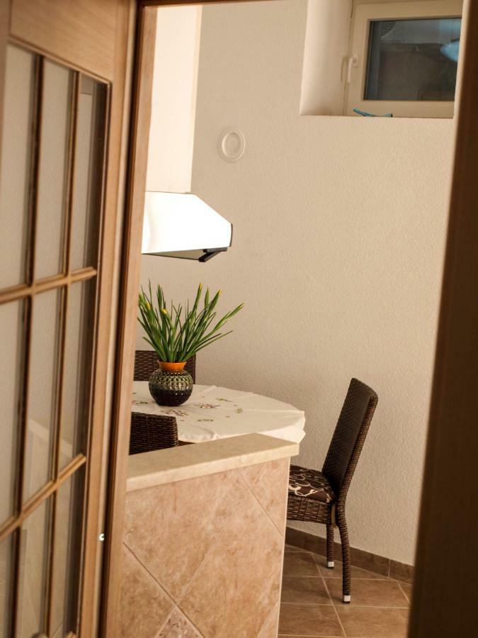 House Nataniel In Omis Near Sea Apartment Bagian luar foto