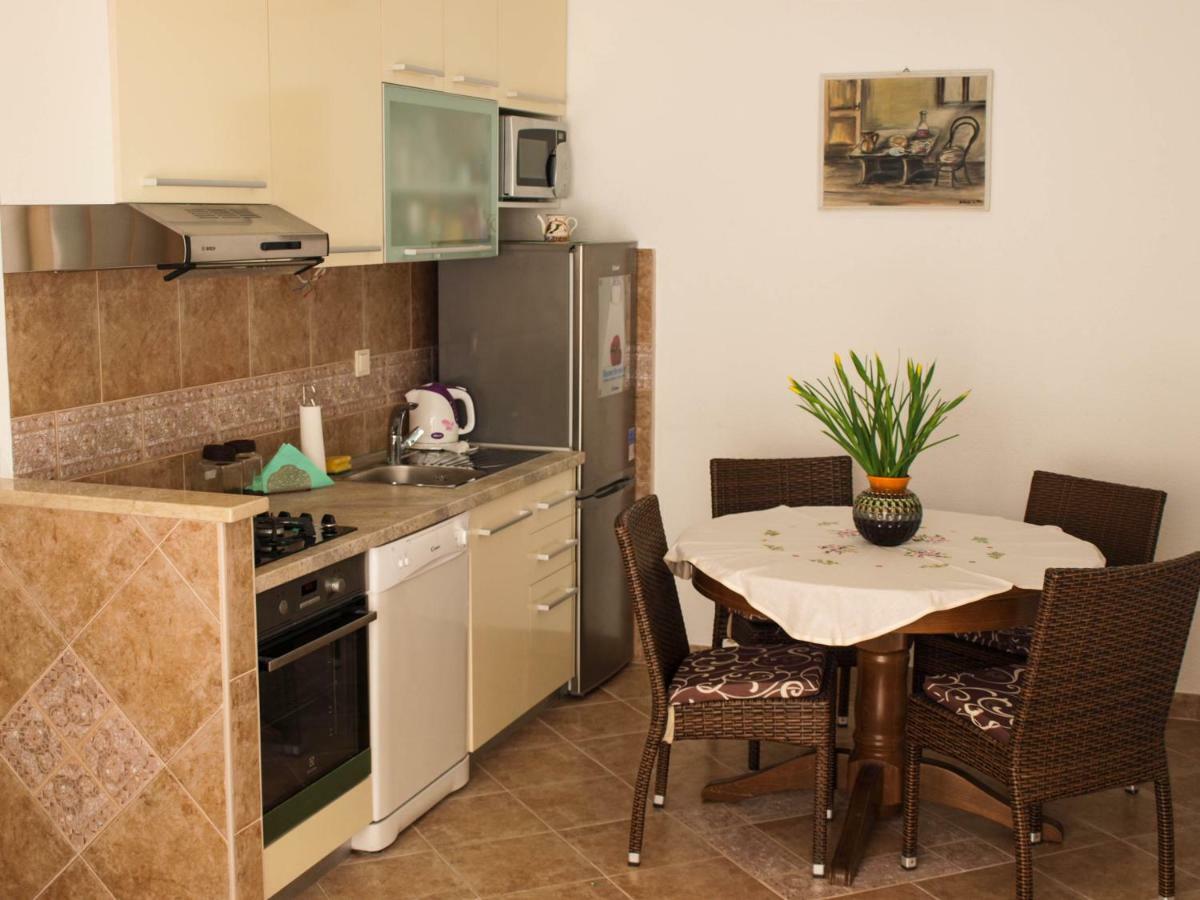 House Nataniel In Omis Near Sea Apartment Bagian luar foto