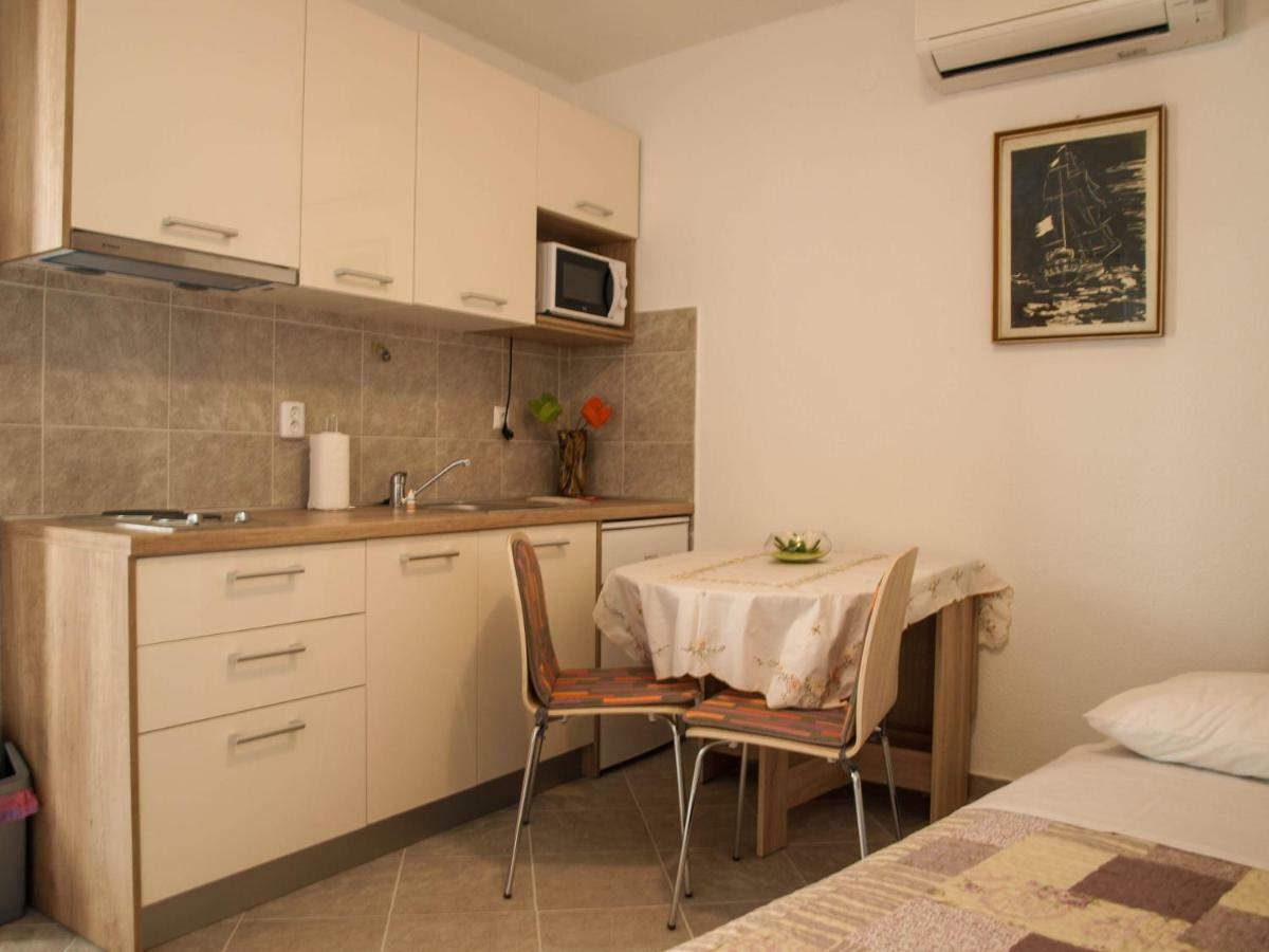 House Nataniel In Omis Near Sea Apartment Bagian luar foto