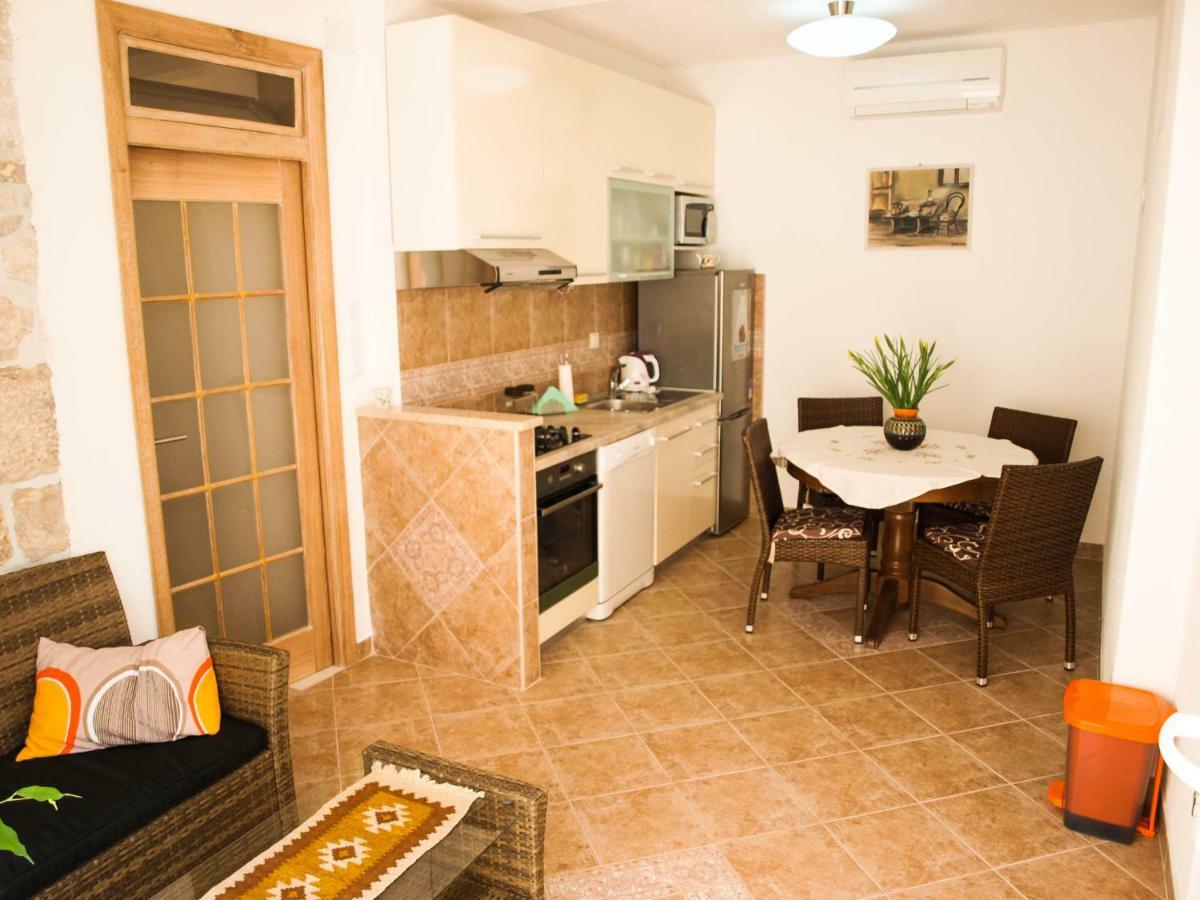 House Nataniel In Omis Near Sea Apartment Bagian luar foto