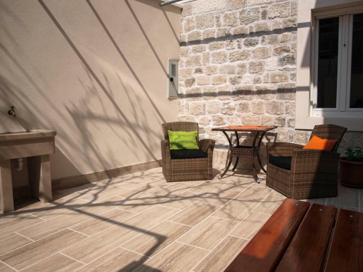 House Nataniel In Omis Near Sea Apartment Bagian luar foto