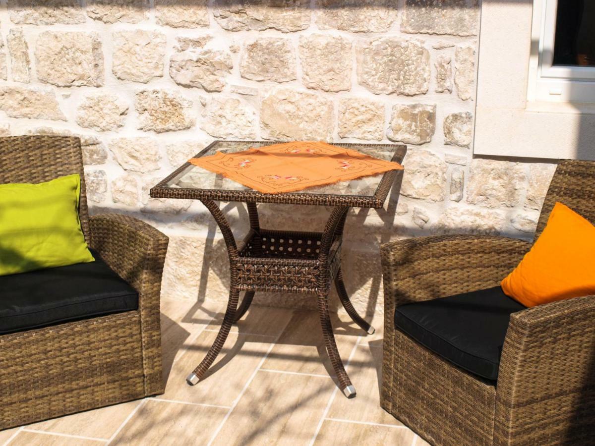 House Nataniel In Omis Near Sea Apartment Bagian luar foto