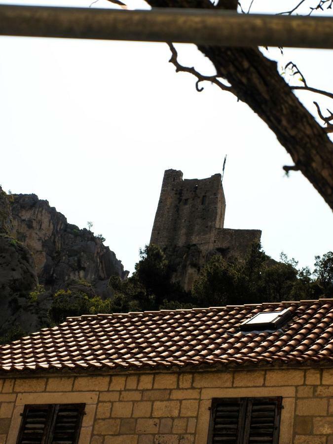 House Nataniel In Omis Near Sea Apartment Bagian luar foto