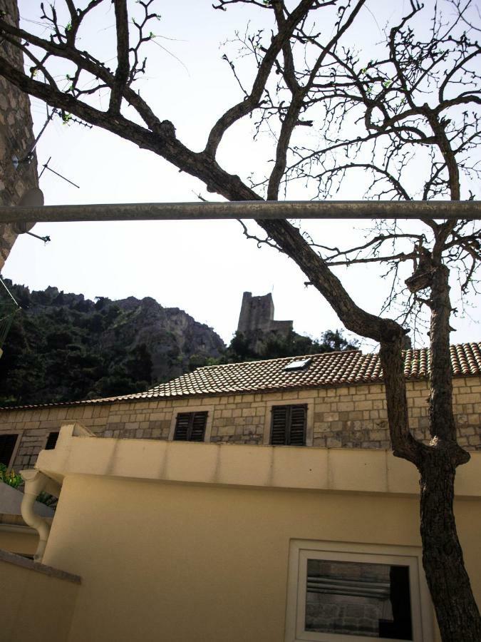 House Nataniel In Omis Near Sea Apartment Bagian luar foto