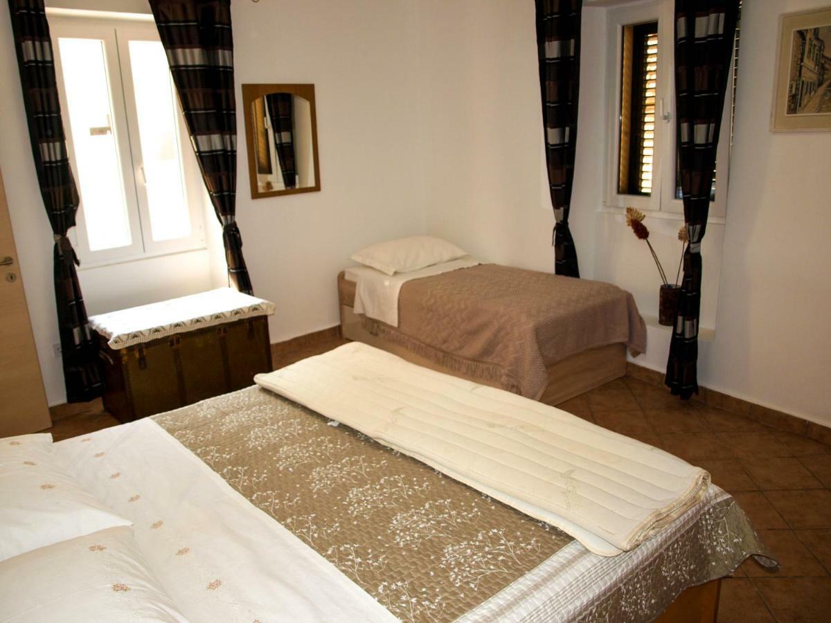 House Nataniel In Omis Near Sea Apartment Bagian luar foto
