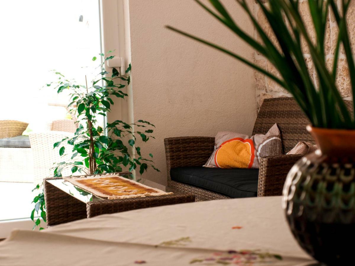 House Nataniel In Omis Near Sea Apartment Bagian luar foto