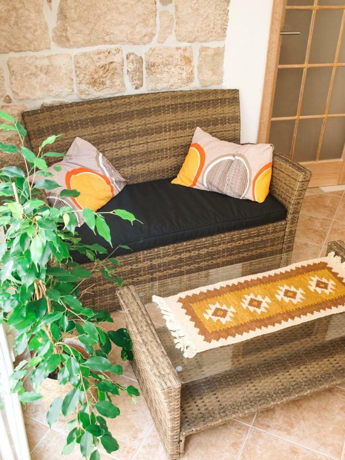 House Nataniel In Omis Near Sea Apartment Bagian luar foto