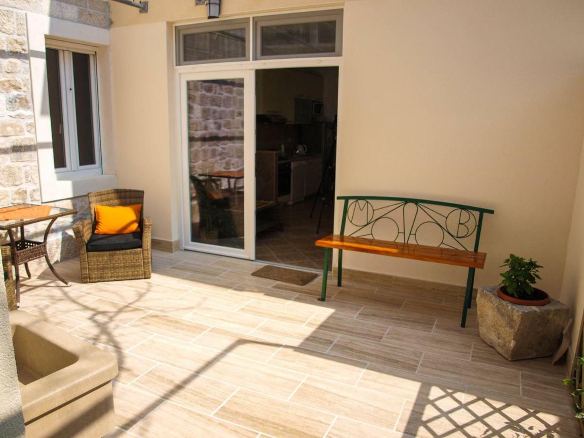 House Nataniel In Omis Near Sea Apartment Bagian luar foto