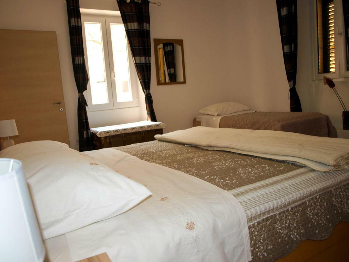House Nataniel In Omis Near Sea Apartment Bagian luar foto