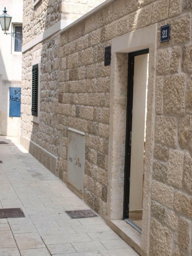 House Nataniel In Omis Near Sea Apartment Bagian luar foto