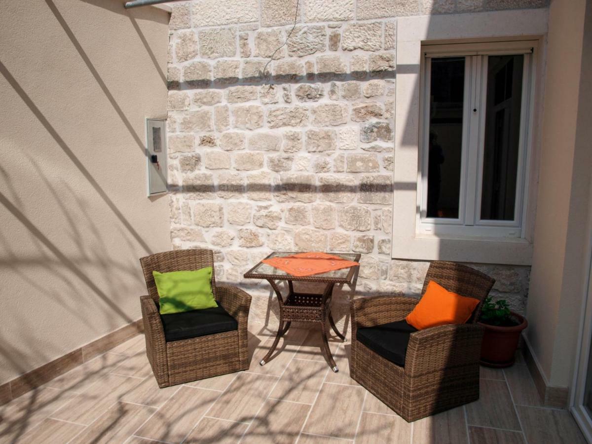 House Nataniel In Omis Near Sea Apartment Bagian luar foto