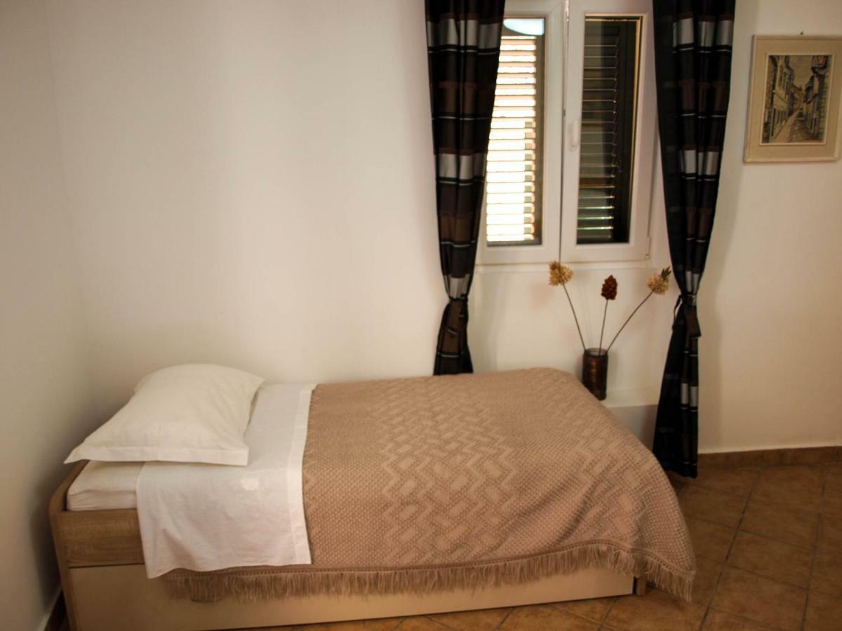 House Nataniel In Omis Near Sea Apartment Bagian luar foto