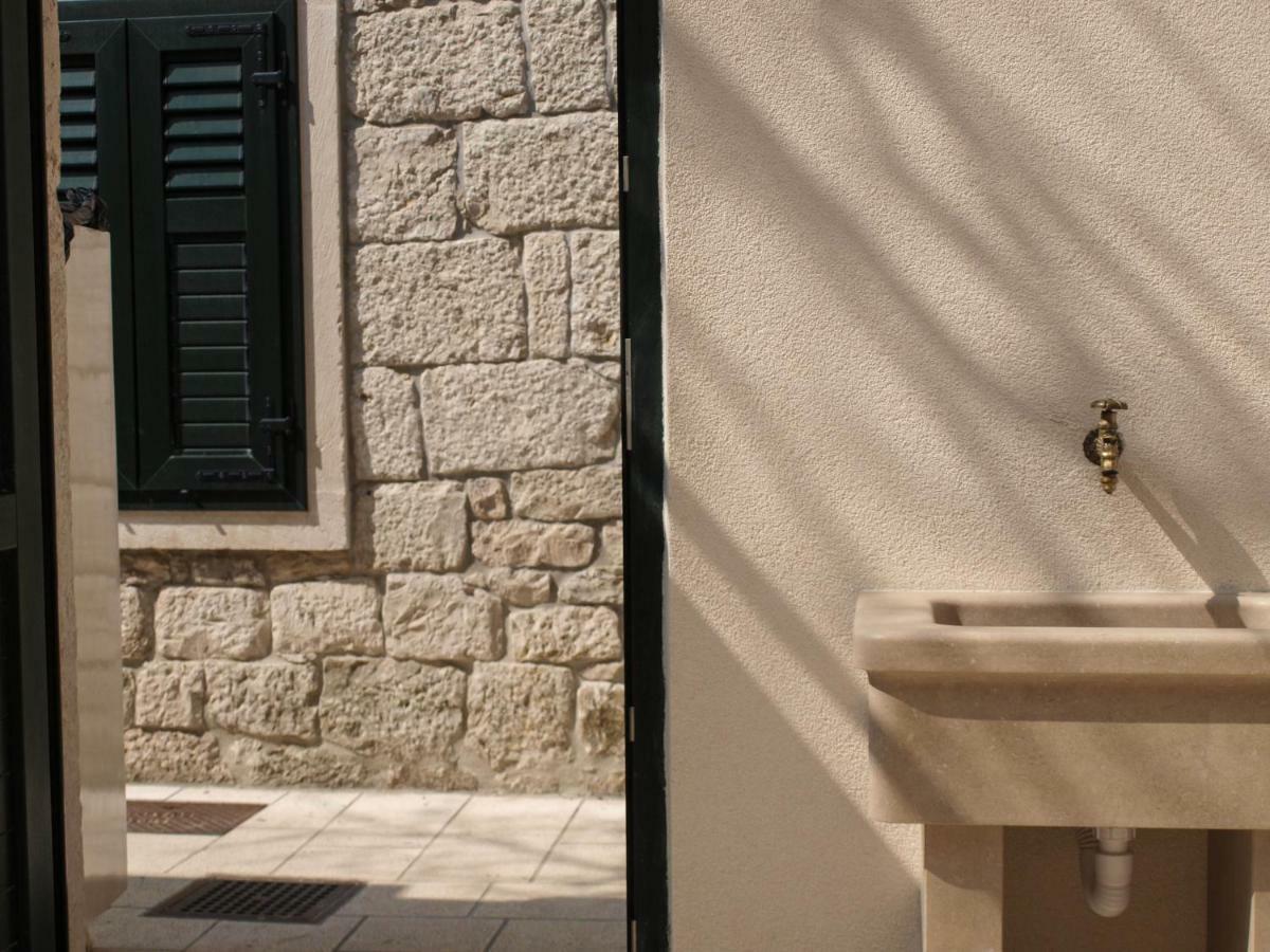House Nataniel In Omis Near Sea Apartment Bagian luar foto