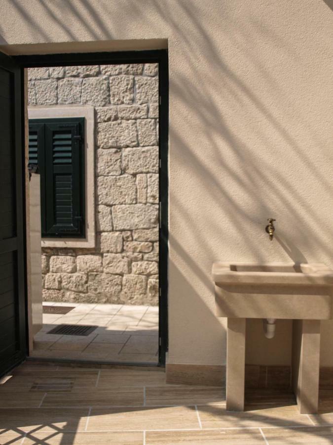 House Nataniel In Omis Near Sea Apartment Bagian luar foto