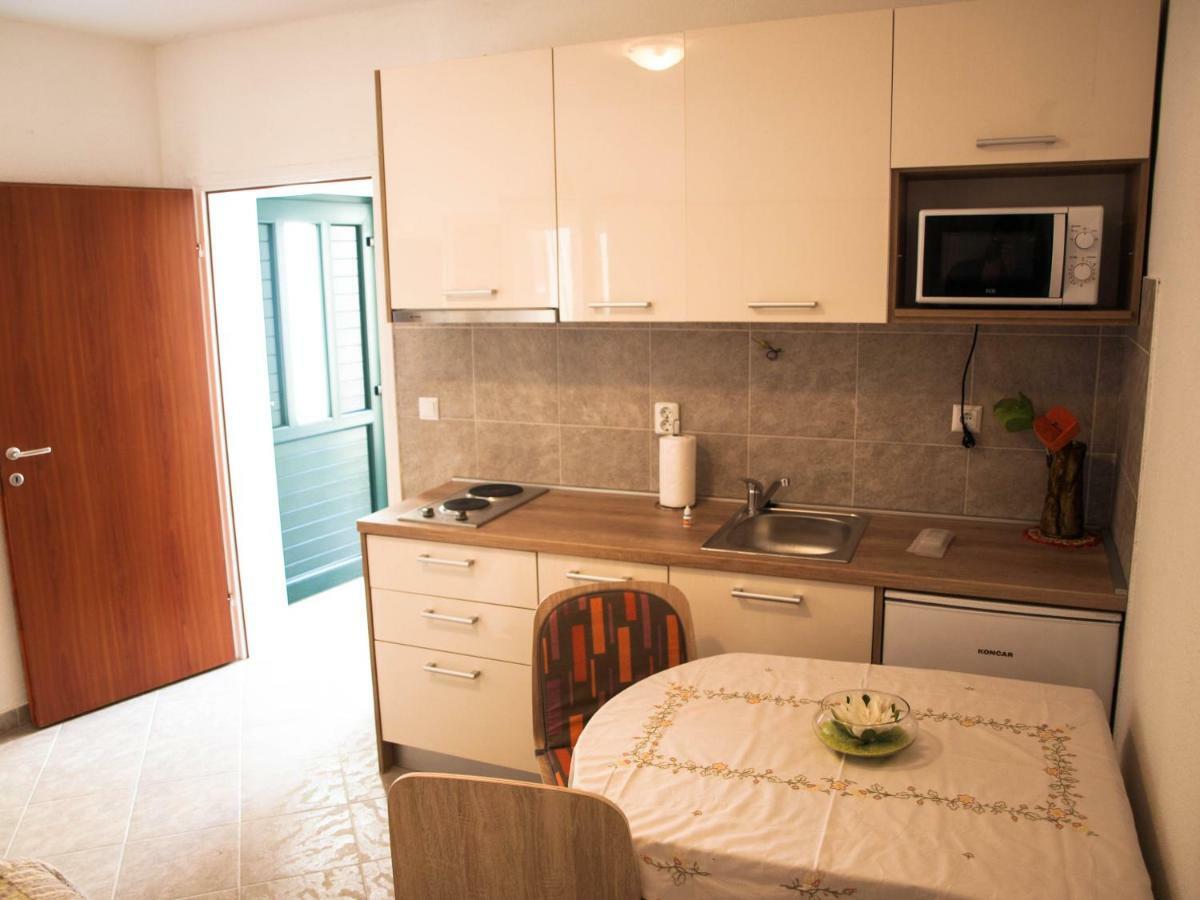 House Nataniel In Omis Near Sea Apartment Bagian luar foto