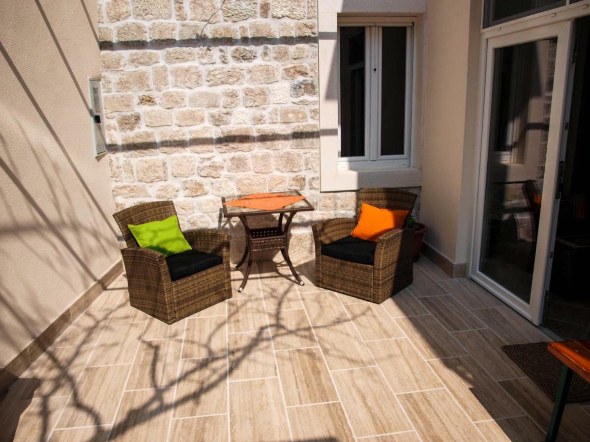 House Nataniel In Omis Near Sea Apartment Bagian luar foto