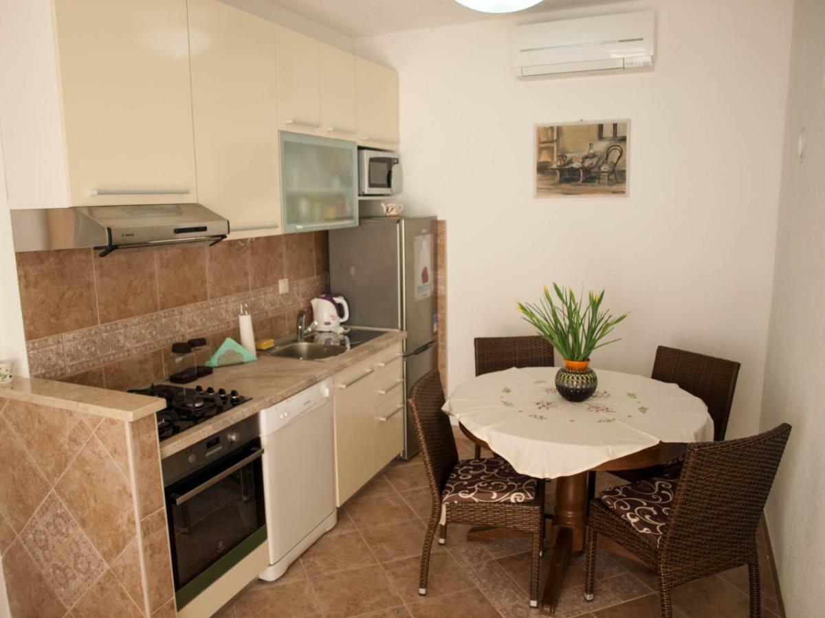 House Nataniel In Omis Near Sea Apartment Bagian luar foto