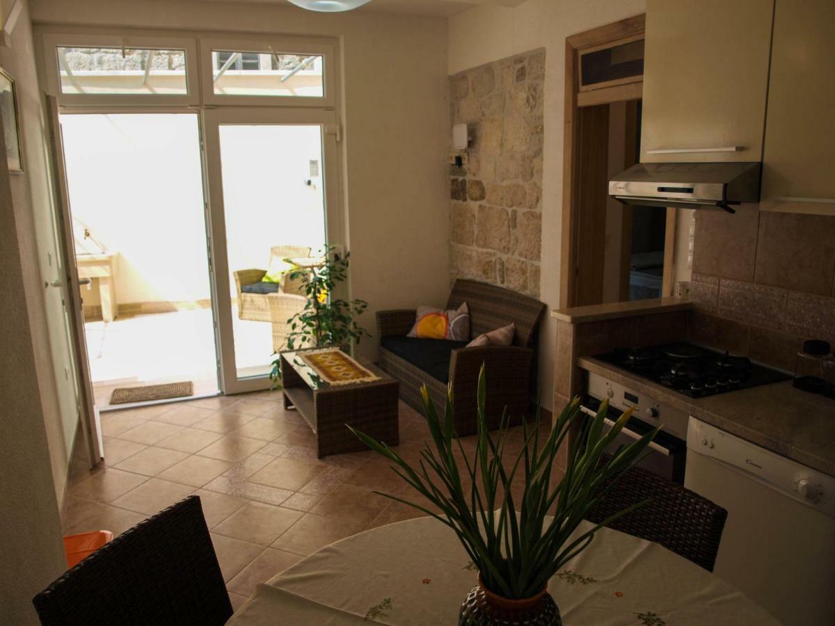 House Nataniel In Omis Near Sea Apartment Bagian luar foto