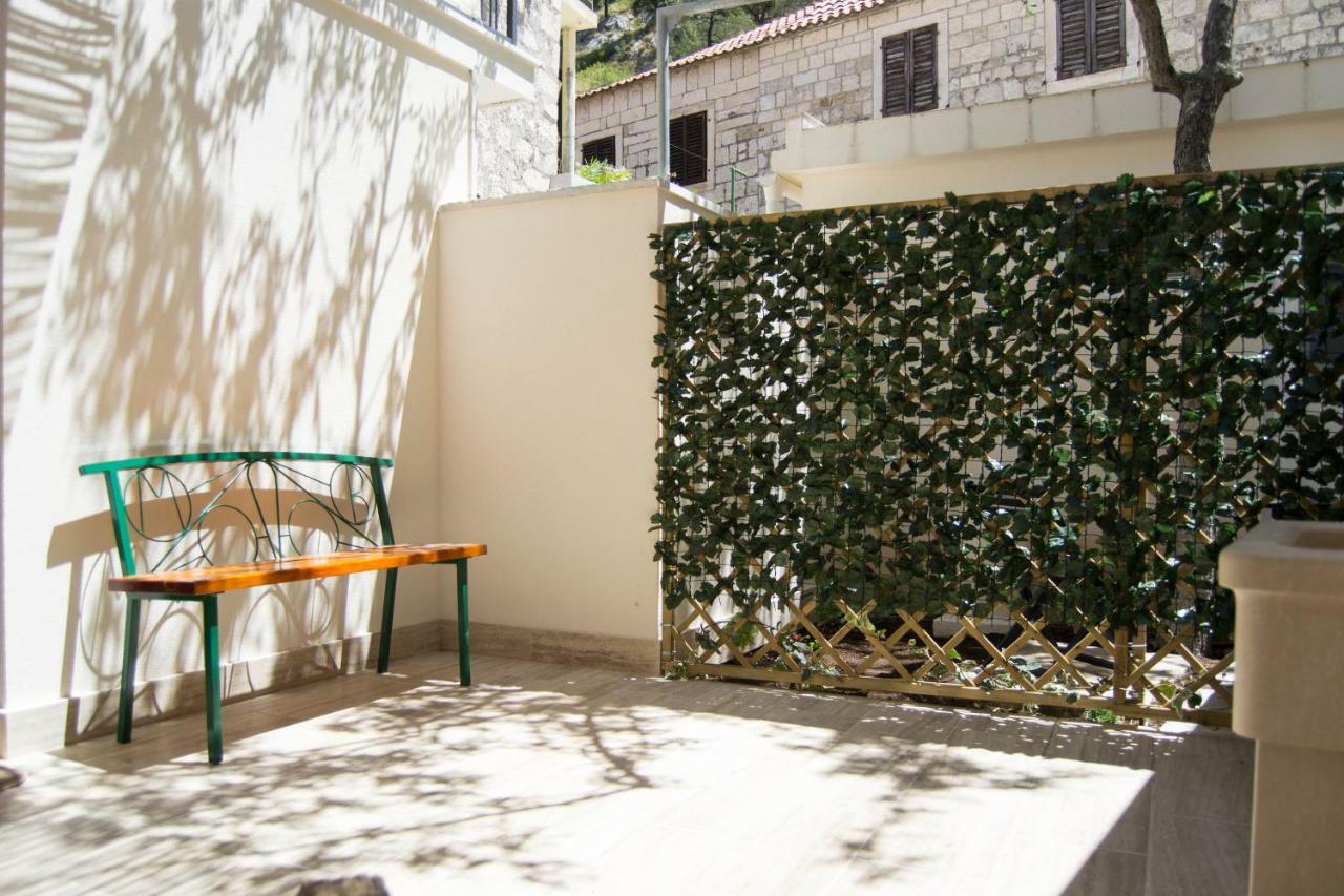 House Nataniel In Omis Near Sea Apartment Bagian luar foto